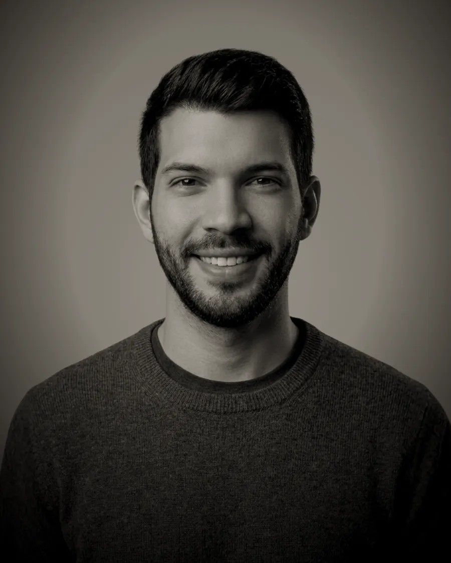 Horst Seher, photographed straight on against a plain studio backdrop.